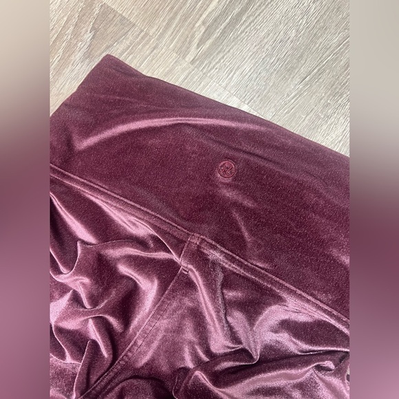 Lululemon Special Edition Velvet Leggings Size 6 - Picture 6 of 9